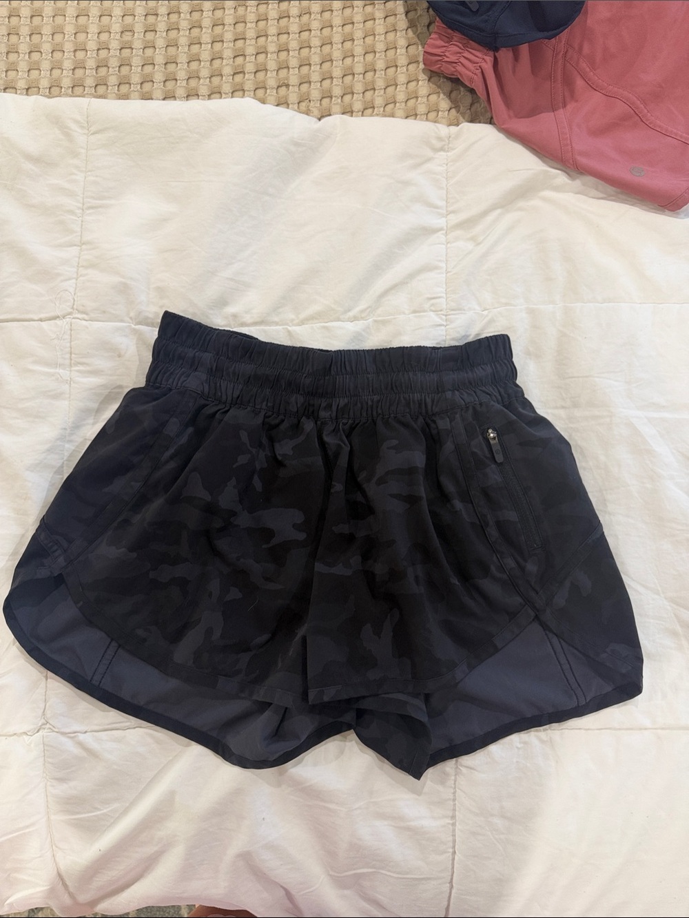 lululemon tracker shorts black camo 4”